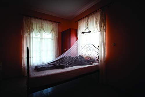 Lifesystems MicroNet Single Mosquito Net, treated EX8 repellent formula — view 3