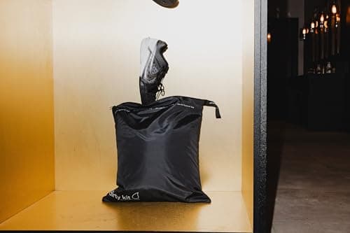 Dirtykit Antibacterial Bag - Reduces Spread of Odours + Kills 99% of Bacteria - Perfect for Gym Bag/Trainers/Shoes - With Secure Zip Closure - As Seen in GQ and Vogue — view 5