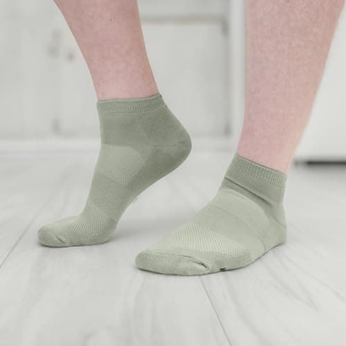 BambooMN Unisex Men's and Women's Rayon from Bamboo Athletic Quarter Crew Sock for Home Travel Work and Sport - Small/Medium - Olive Green - 4 Pairs — view 3