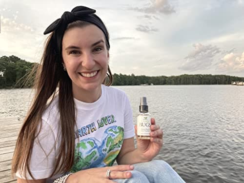Isabella's Clearly Bugs, Blend of Natural Essential Oils to Keep Bugs Away with Lavender, Cedarwood, Tea Tree, Lemongrass | Non Toxic for Adults and Kids, Made in USA (60ml) — view 2