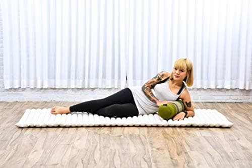 Leewadee Yoga Bolster – Shape-Retaining Cervical Neck Roll, Tube Pillow for Comfortable Reading, Made of Eco-Friendly Kapok, 50 x 15 x 15 cm, green — view 3