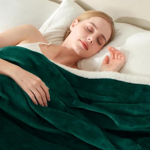 Casabella Sherpa Fleece Blanket - Blankets and Throws for Sofa Bed - Thick Warm Throw Blanket for Double Bed - Soft Fluffy Bedding, Travel Accessories - Double, Forrest Green, 150x200cm — view 6