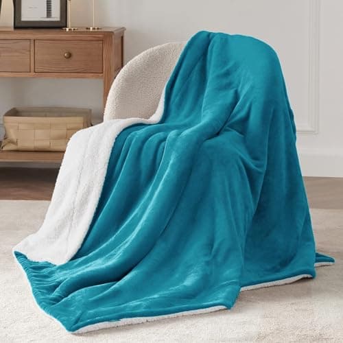 Bedsure Sherpa Fleece Throw Blanket - Thick, Turquoise, Twin, 150x200cm — view 3