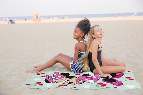 Jay Franco Kids Disney Minnie Mouse 100% Cotton Beach Towel - 71 x 147cm Super Soft Bath Towel, Pool & Travel, Official Licensed Product, Green — view 5