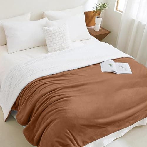 Casabella Sherpa Fleece Blanket - Blankets and Throws for Sofa Bed - Thick Warm Throw Blanket for Double Bed - Soft Fluffy Bedding, Travel Accessories - Double, Beige, 150x200cm — view 4