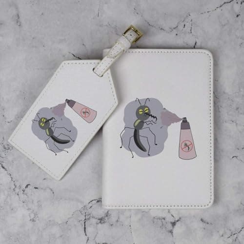 Azeeda 'Bug with Spray' Passport Travel Set - White (PA00035073) — view 2