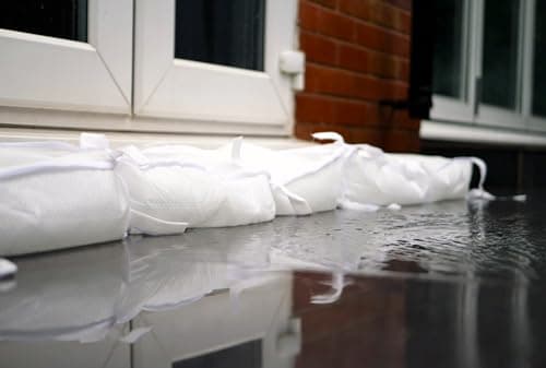 5 Flood Protection Barrier Bags 20000ml each (100 litres for 5 bags) - 2 Meter x 150mm (6") Height - Quick Absorption, Heavy-Duty for Emergency Water Control - Compact Easy Storage by Speedwellstar — view 4