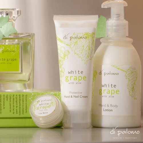 Di Palomo White Grape & Aloe Handbag Essentials Kit. Hand Cream & Lip Balm. Makeup Bag & Travel Essentials Kit. Skin Care Essentials Gifts for Her. Moisturising Gifts for Women. — view 5