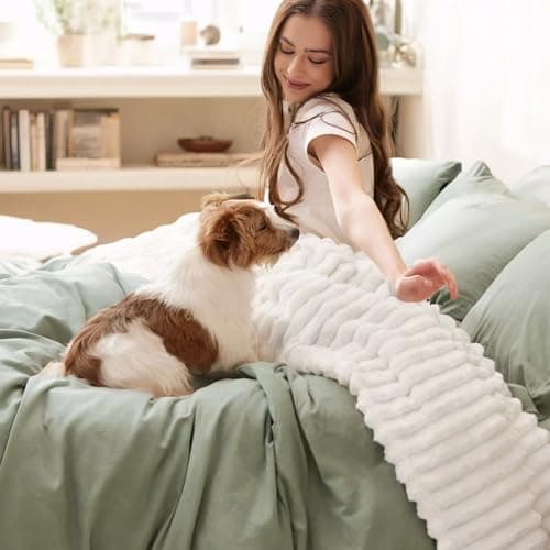 Bedsure Fleece Throw Blanket for Bed - Fluffy Throw, Off White, 220x240 cm — view 5