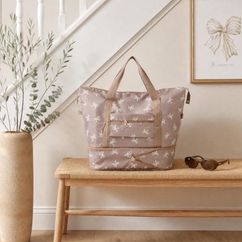 OHS Bow Print Gym Overnight Bag, Women Gifts Hospital Weekend Bags for Women with Handy Rear Pocket & Dual Handles Large Underseat Hand Duffel Bag Carry On Luggage Bags Holdall for Travel, Mink/Cream — view 3