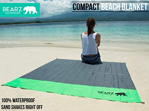 BEARZ Outdoor Travel Blanket - Pocket Sized Beach Blanket Camping Blanket, Waterproof Picnic Blanket, Sandproof Beach Mat - Camping Gadgets & Festival Hiking Accessories (Green) — view 2