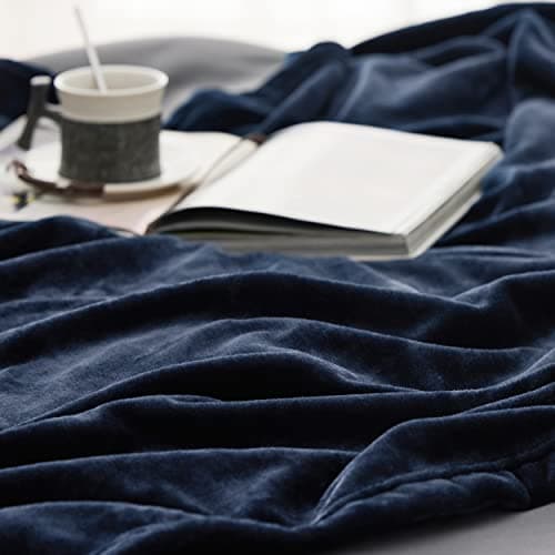 Bedsure Fleece Throw Blanket for Bed - Flannel Throw, Navy Blue, 150x200 cm — view 5