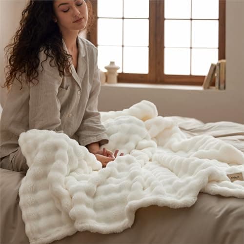 Bedsure Bubble Fleece Throw Blanket - Lightweight, Off White, 130x170cm — view 4