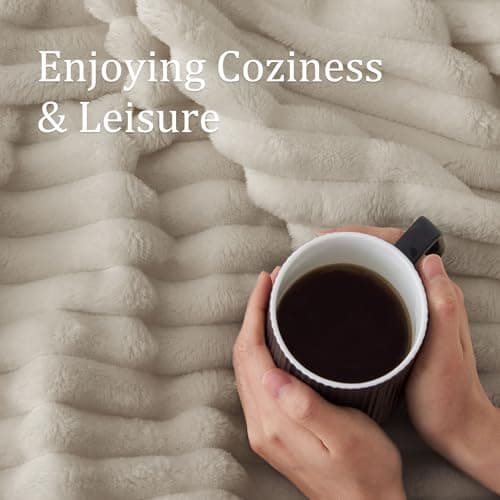 BEDELITE Fluffy Fleece Blanket Cosy Soft Throw, 152x203 cm, Linen Beige — view 3