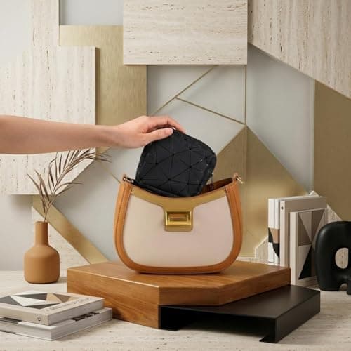 YUNTRUN 2 Pcs Period Bag, Sanitary Pad Storage Bag, Leather Sanitary Pad Storage Bag with Zipper, Compact & Waterproof Travel Organiser for Teens & Women — view 6