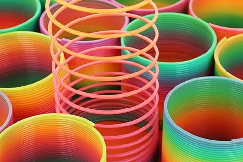 HENBRANDT Single Plastic Rainbow Spring Toy for Kids 7.5cm Boxed Magic Spring Toys Retro Party Bag Fillers Lucky Dip Class Gifts Home School Rewards for Boys and Girls — view 6