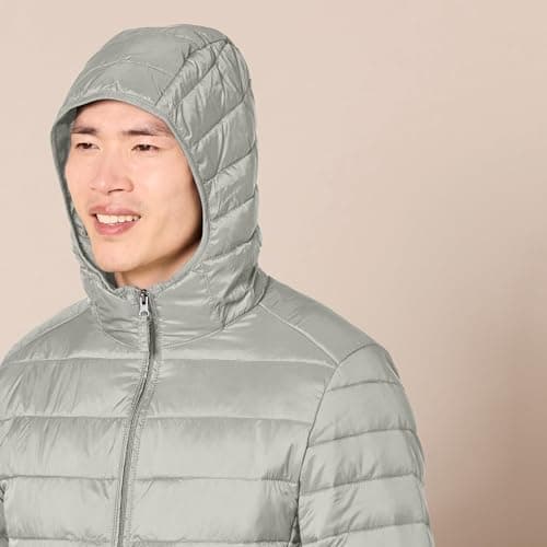 Amazon Essentials Men's Lightweight Water-Resistant Packable Hooded Puffer Jacket, Light Grey, M — view 4