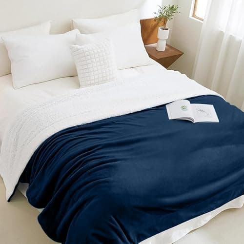 Casabella Sherpa Fleece Blanket - Blankets and Throws for Sofa Bed - Thick Warm Throw Blanket for Double Bed - Soft Fluffy Bedding, Travel Accessories - Double, Navy, 150x200cm — view 4