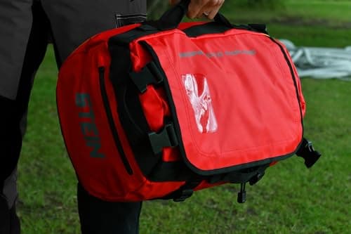 Water-Repellent Holdall Duffel Bag 40L Red – Convertible Rucksack Kit Bag with PVC Tarpaulin, Compression Straps & Padded Shoulder Straps – STEIN Metro — view 2