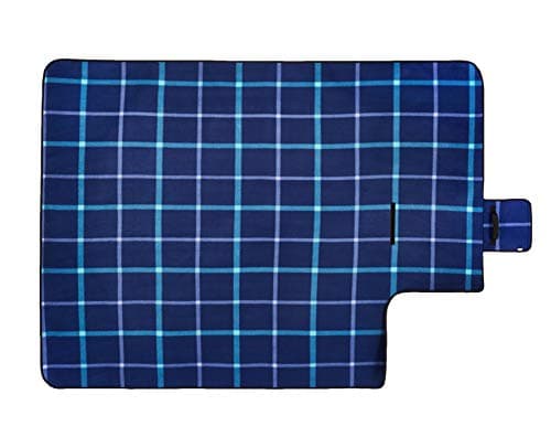 Amazon Basics Picnic Blanket with waterproof backing, 150 x 195 cm, Blue/White — view 4