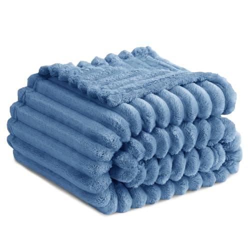 RUIKASI Fleece Throw Blanket for Sofa - Single Fluffy Light Blue Throws for Sofas Large, Soft Warm Blanket Throw for Couch, Luxury Decorative Ribbed Bed Blanket 130x150cm