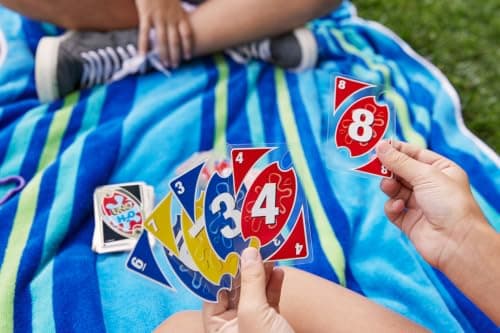 Mattel Games UNO H2O to Go Water resistant cards 2-10 players Ages 7+ — view 5
