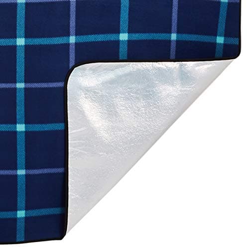 Amazon Basics Picnic Travel Blanket with waterproof backing, 200 x 200 cm (Rectangular), Blue/White, Kitchen — view 3