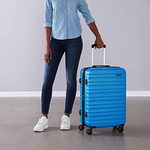 Amazon Basics Hard Shell Medium Suitcase - Expandable ABS Travel Luggage with 4 Double Spinner Wheels - Scratch Resistant and Lightweight Construction - 68 x 45.1 x 28.6cm - Light Blue — view 6