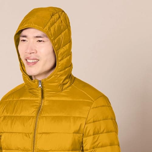 Amazon Essentials Men's Lightweight Water-Resistant Packable Hooded Puffer Jacket, Caramel, L — view 4