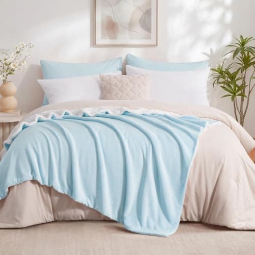 Aisbo Sherpa Fleece Throw Blanket Light Blue - Fluffy Thick Warm Blanket for Sofa Couch Throw Single Size, Solid Microfiber Bed Blanket Soft Throws for Travel, 130x150cm — view 3