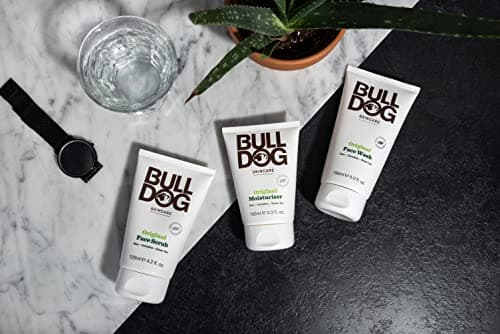 BULLDOG Skincare - Original Skincare Kit, Gift Set for Men (x1 Original Moisturiser 100ml, x1 Original Face Wash 150ml, x1 Original Face Scrub 125ml, x1 Cork Wash Bag) — view 6