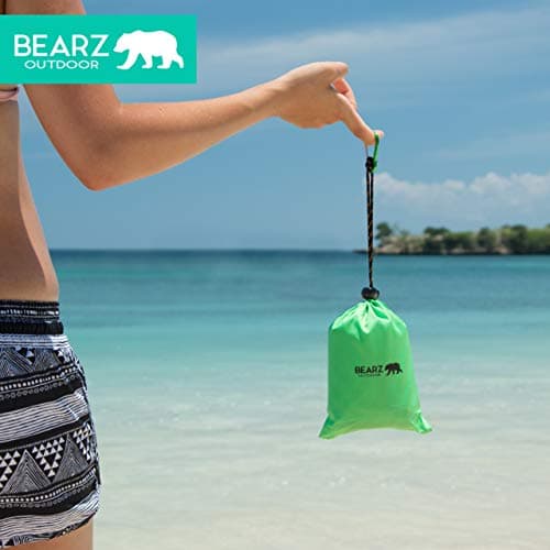 BEARZ Outdoor Travel Blanket - Pocket Sized Beach Blanket Camping Blanket, Waterproof Picnic Blanket, Sandproof Beach Mat - Camping Gadgets & Festival Hiking Accessories (Green) — view 4