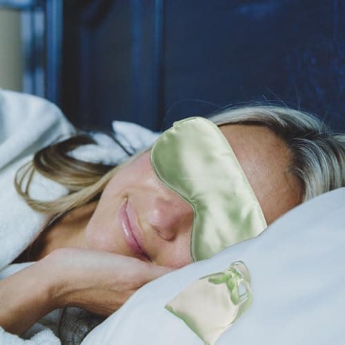 Bojueshaw Blackout Sleep Mask,Silk Eye Mask with Adjustable Strap,Ultra Soft Blindfold for Travel,Yoga,Meditation & Deep Sleep(Green) — view 4