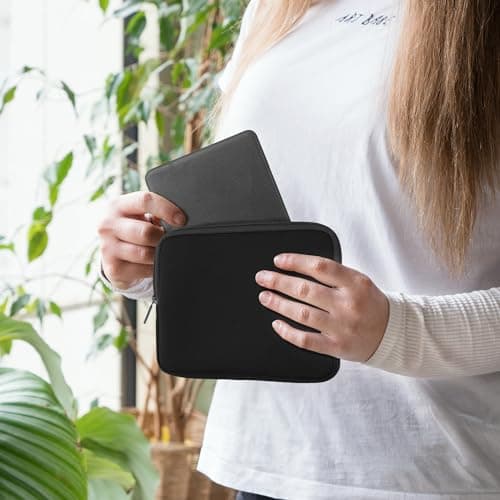 kwmobile Neoprene e-Reader Pouch Size 6,8-7" eReader - Universal eBook Sleeve Case with Zipper - Black — view 2