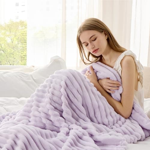 Bedsure Fleece Throw Blanket for Sofa - Fluffy, Lavender Fog, 130x170 cm — view 3