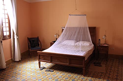Lifesystems MicroNet Double Wedge Shaped Mosquito Net, 156 hole/sq. inch — view 3