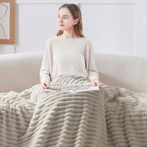 BEDELITE Fluffy Fleece Blanket Cosy Soft Throw, 152x203 cm, Linen Beige — view 2
