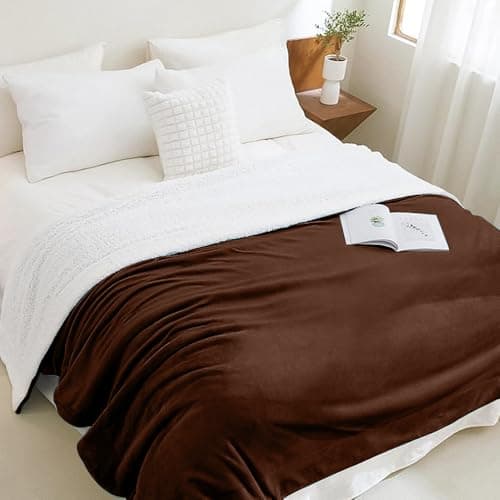 Casabella Sherpa Fleece Blanket - Blankets and Throws for Sofa Bed - Thick Warm Throw Blanket for Queen Bed - Soft Fluffy Bedding, Travel Accessories - Queen, Brown, 200X220cm — view 4