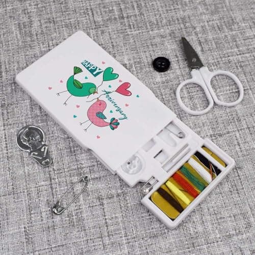 Azeeda 'Anniversary Lovebirds' Mini Travel Sewing Kit (SE00035502) — view 2