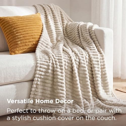 Bedsure Fleece Throw Blanket for Bed - Fluffy Throw, Beige, 130x170 cm — view 4
