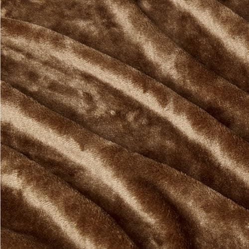 Amazon Basics Soft Fluffy Fleece Throw Blanket, Cosy Not Heated Sofa Throw, 127 x 152 cm, Brown — view 4
