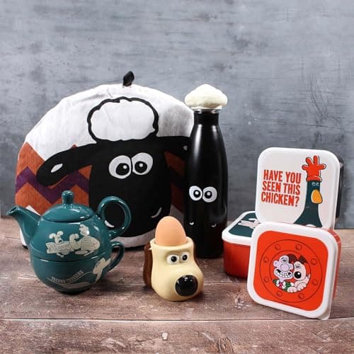 Wallace & Gromit Half Moon Bay Shaun the Sheep Shaped Water Bottle | 3D Insulated Stainless Steel Flask | Large 500ml Capacity | Official Aardman Animation Merchandise | Novelty Collectible Gift — view 3