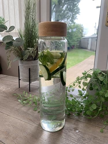 Borosilicate Glass Drinking Bottle, 1L Capacity with leak resistant Bamboo Lid, elegant, transparent, for Water, Beverages and Infused Drinks Storage. — view 3