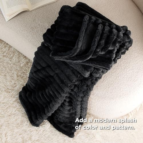Bedsure Fleece Throw Blanket for Bed - Fluffy Throw, Black, 150x200 cm — view 5