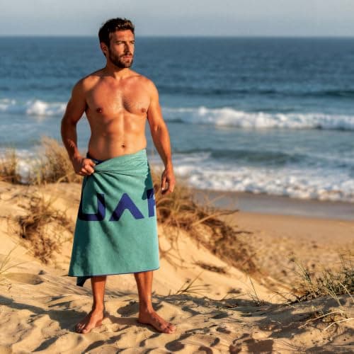 GUARD® G.TOWEL Extra thick 380gsm. Extra large sand free microfibre beach towel. 100% recycled polyester, quick dry, super absorbent. For surfing, swimming, beach, gym, camping, packs into small bag. — view 3