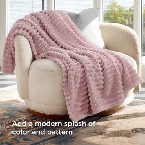 Bedsure Fleece Throw Blanket for Sofa - Fluffy Throw, Pink, 130x170 cm — view 3