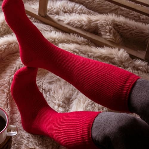 HEAT HOLDERS - Mens & Womens Knee High Thermal Socks | Extra Thick Warm Socks with Fluffy Insulated Inner for Winter | Ideal Socks for Outdoor Boots (6-11, Red) — view 5