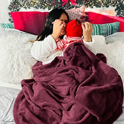 Bedsure Fleece Throw Blanket for Bed - Flannel, Burgundy Red, 150x200 cm — view 5