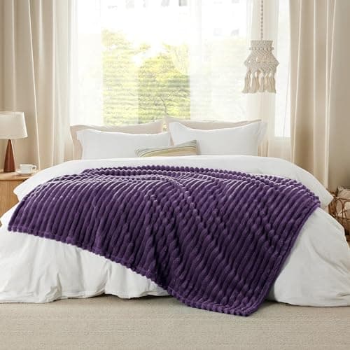 Bedsure Fleece Throw Blanket for Bed - Fluffy Throw, Purple, 150x200 cm — view 6