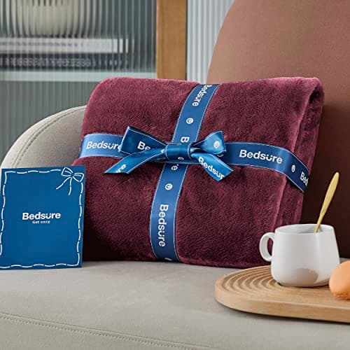 Bedsure Fleece Throw Blanket for Bed - Flannel, Burgundy Red, 150x200 cm — view 6